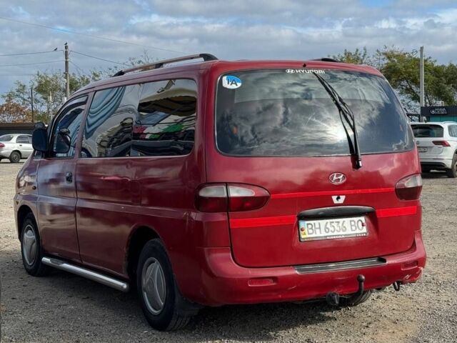 Красный Хендай Н 200, объемом двигателя 2 л и пробегом 340 тыс. км за 3300 $, фото 2 на Automoto.ua