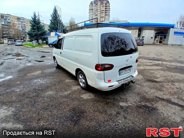 Белый Хендай Н 200 пасс., объемом двигателя 2.5 л и пробегом 300 тыс. км за 3299 $, фото 4 на Automoto.ua