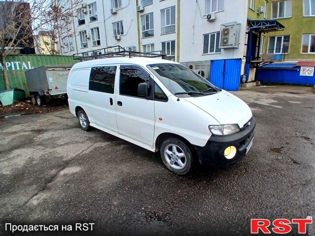 Белый Хендай Н 200 пасс., объемом двигателя 2.5 л и пробегом 300 тыс. км за 3299 $, фото 2 на Automoto.ua