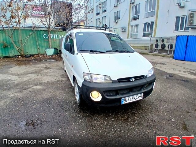 Белый Хендай Н 200 пасс., объемом двигателя 2.5 л и пробегом 300 тыс. км за 3299 $, фото 1 на Automoto.ua