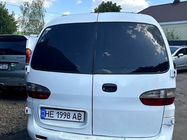Белый Хендай Н 200 пасс., объемом двигателя 2.5 л и пробегом 0 тыс. км за 3600 $, фото 2 на Automoto.ua