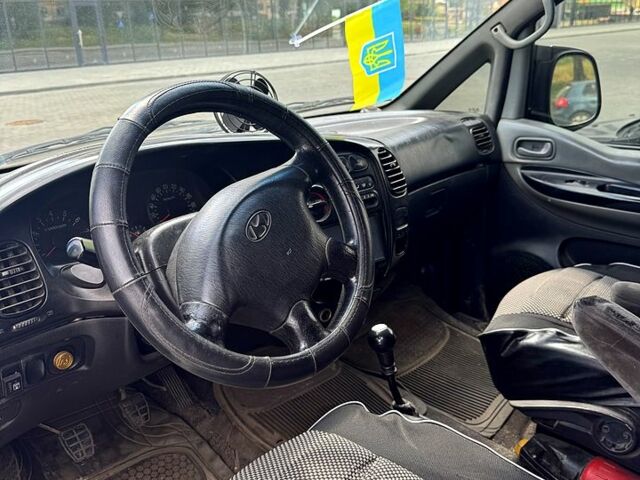 Білий Хендай Н 200 пас., об'ємом двигуна 2.4 л та пробігом 0 тис. км за 4200 $, фото 3 на Automoto.ua
