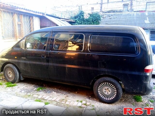Черный Хендай Н 200 пасс., объемом двигателя 2.5 л и пробегом 416 тыс. км за 3600 $, фото 13 на Automoto.ua