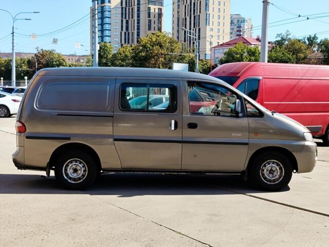 Коричневый Хендай Н 200 пасс., объемом двигателя 2.5 л и пробегом 275 тыс. км за 3690 $, фото 12 на Automoto.ua