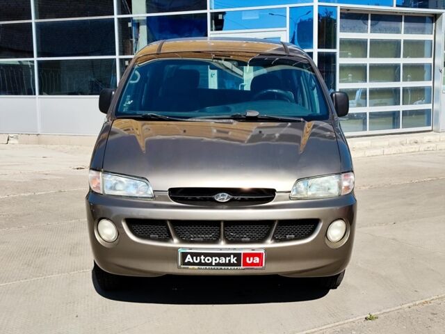 Коричневый Хендай Н 200 пасс., объемом двигателя 2.5 л и пробегом 275 тыс. км за 3690 $, фото 1 на Automoto.ua
