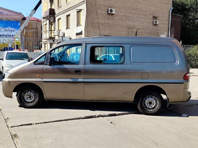 Коричневый Хендай Н 200 пасс., объемом двигателя 2.5 л и пробегом 275 тыс. км за 3690 $, фото 6 на Automoto.ua