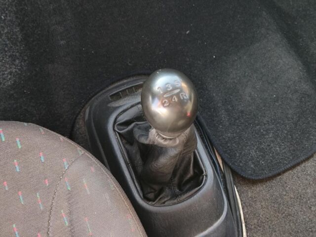 Коричневый Хендай Н 200 пасс., объемом двигателя 2.5 л и пробегом 275 тыс. км за 3690 $, фото 5 на Automoto.ua