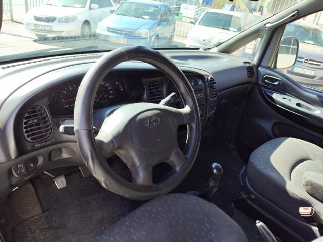 Коричневый Хендай Н 200 пасс., объемом двигателя 2.5 л и пробегом 275 тыс. км за 3690 $, фото 4 на Automoto.ua