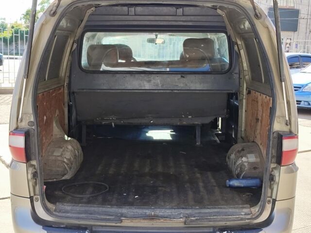 Коричневый Хендай Н 200 пасс., объемом двигателя 2.5 л и пробегом 275 тыс. км за 3690 $, фото 16 на Automoto.ua