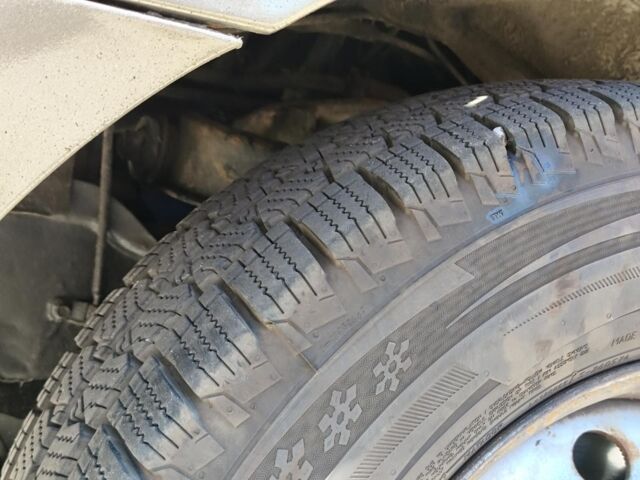 Коричневый Хендай Н 200 пасс., объемом двигателя 2.5 л и пробегом 275 тыс. км за 3690 $, фото 17 на Automoto.ua