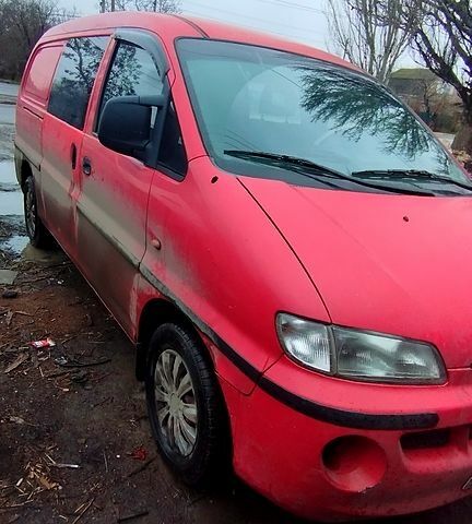 Червоний Хендай Н 200 пас., об'ємом двигуна 2.5 л та пробігом 100 тис. км за 2600 $, фото 2 на Automoto.ua