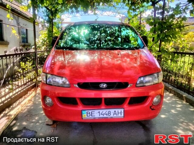 Червоний Хендай Н 200 пас., об'ємом двигуна 2.5 л та пробігом 260 тис. км за 3600 $, фото 2 на Automoto.ua