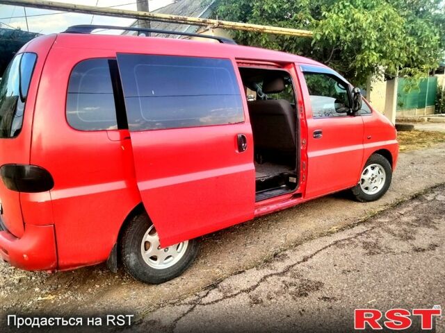 Червоний Хендай Н 200 пас., об'ємом двигуна 2.5 л та пробігом 260 тис. км за 3600 $, фото 4 на Automoto.ua