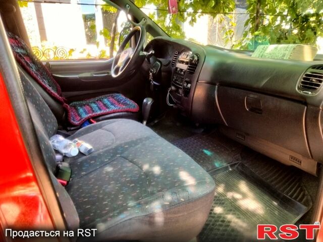 Червоний Хендай Н 200 пас., об'ємом двигуна 2.5 л та пробігом 260 тис. км за 3600 $, фото 3 на Automoto.ua