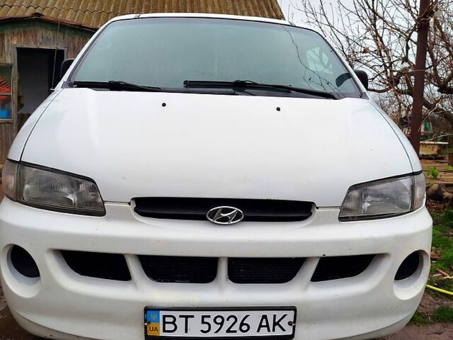 Хендай Н 200 пасс., объемом двигателя 2.5 л и пробегом 350 тыс. км за 3800 $, фото 1 на Automoto.ua