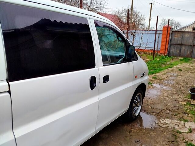 Хендай Н 200 пасс., объемом двигателя 2.5 л и пробегом 350 тыс. км за 3800 $, фото 6 на Automoto.ua