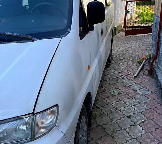 Хендай Н 200 пасс., объемом двигателя 2.5 л и пробегом 300 тыс. км за 3999 $, фото 4 на Automoto.ua