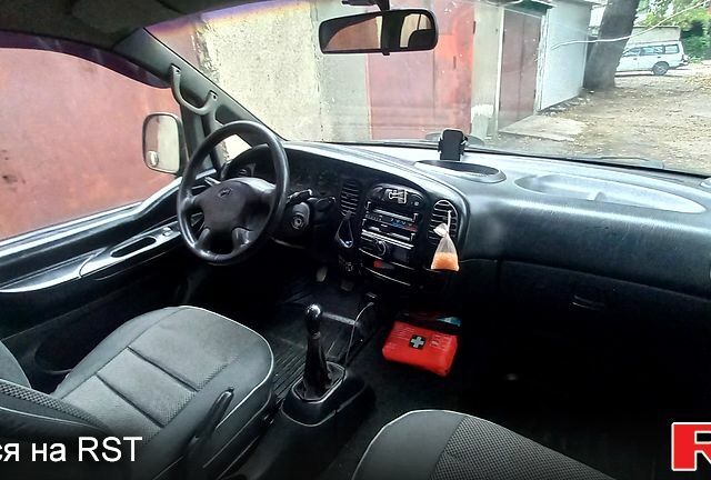 Серый Хендай Н 200 пасс., объемом двигателя 2.5 л и пробегом 360 тыс. км за 4000 $, фото 6 на Automoto.ua