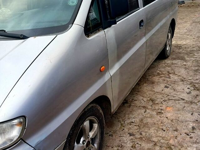 Серый Хендай Н 200 пасс., объемом двигателя 2.5 л и пробегом 620 тыс. км за 2100 $, фото 2 на Automoto.ua