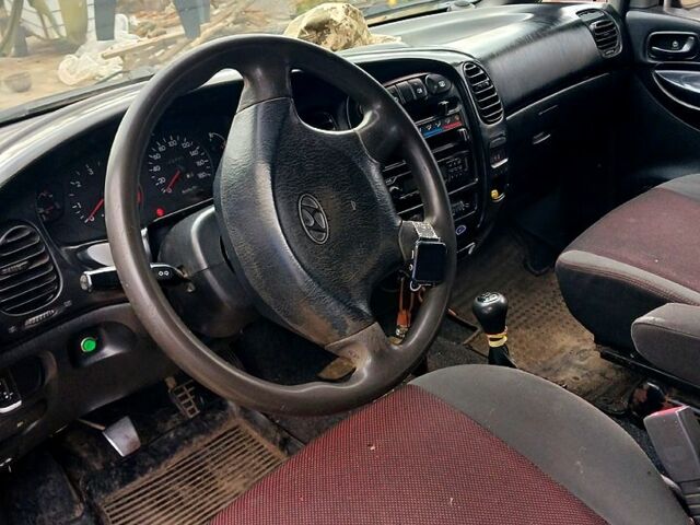 Серый Хендай Н 200 пасс., объемом двигателя 2.5 л и пробегом 620 тыс. км за 2100 $, фото 5 на Automoto.ua