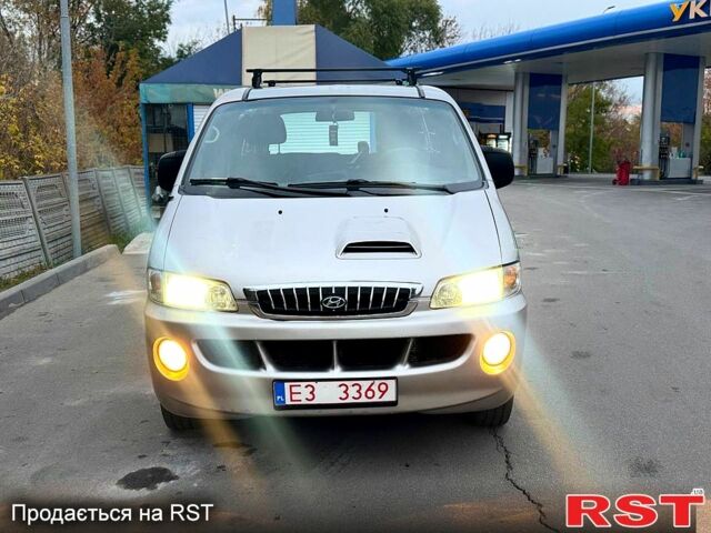 Серый Хендай Н 200 пасс., объемом двигателя 2.5 л и пробегом 250 тыс. км за 3800 $, фото 2 на Automoto.ua