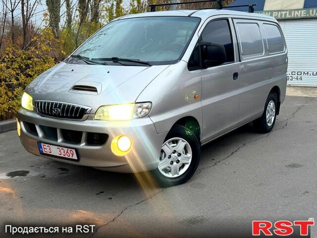 Серый Хендай Н 200 пасс., объемом двигателя 2.5 л и пробегом 250 тыс. км за 3800 $, фото 6 на Automoto.ua