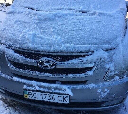 Сірий Хендай Н 200 пас., об'ємом двигуна 2.5 л та пробігом 250 тис. км за 6748 $, фото 2 на Automoto.ua