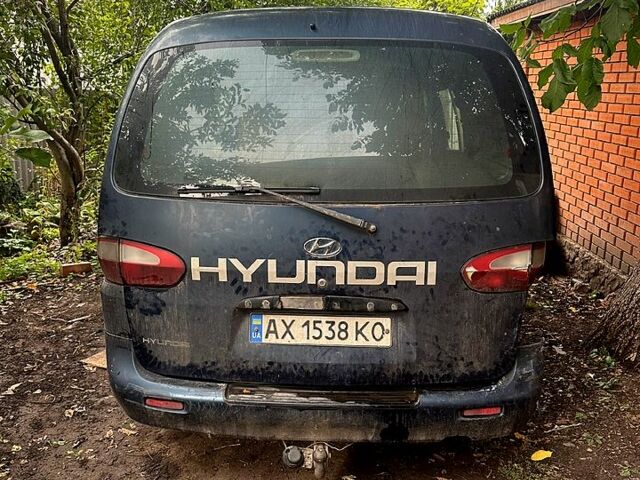 Синий Хендай Н 200 пасс., объемом двигателя 2.5 л и пробегом 300 тыс. км за 2500 $, фото 2 на Automoto.ua