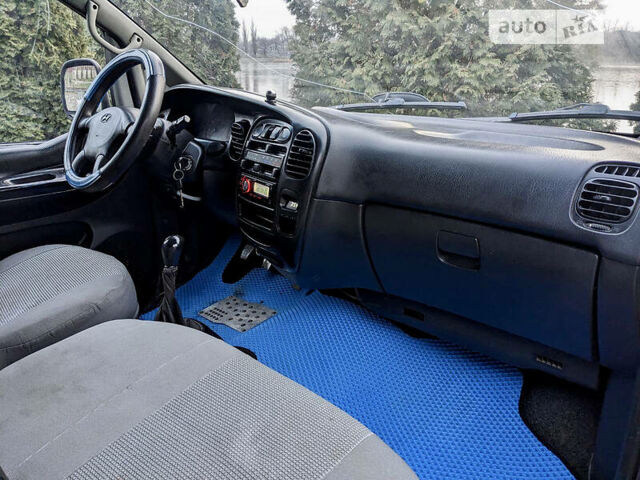 Синій Хендай Н 200 пас., об'ємом двигуна 2.5 л та пробігом 248 тис. км за 3999 $, фото 11 на Automoto.ua
