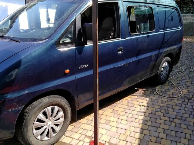 Синий Хендай Н 200 пасс., объемом двигателя 2.5 л и пробегом 0 тыс. км за 3850 $, фото 3 на Automoto.ua