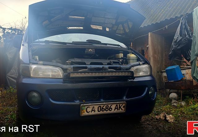 Синий Хендай Н 200 пасс., объемом двигателя 2.5 л и пробегом 350 тыс. км за 4300 $, фото 6 на Automoto.ua