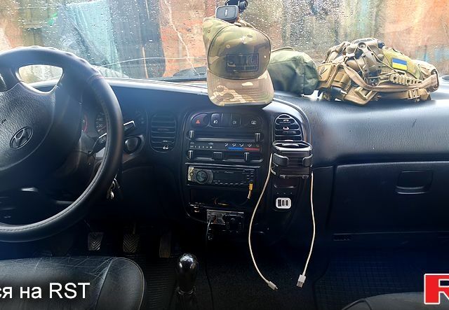 Синий Хендай Н 200 пасс., объемом двигателя 2.5 л и пробегом 350 тыс. км за 4300 $, фото 5 на Automoto.ua