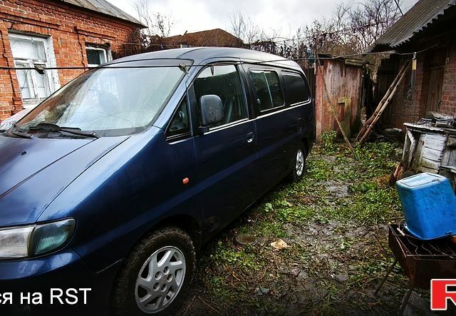 Синий Хендай Н 200 пасс., объемом двигателя 2.5 л и пробегом 350 тыс. км за 4300 $, фото 4 на Automoto.ua