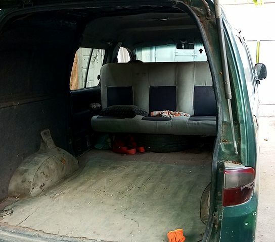 Зеленый Хендай Н 200 пасс., объемом двигателя 2.5 л и пробегом 99 тыс. км за 2700 $, фото 7 на Automoto.ua