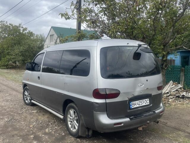 Серый Хендай Н 200, объемом двигателя 2.5 л и пробегом 1000 тыс. км за 3500 $, фото 3 на Automoto.ua