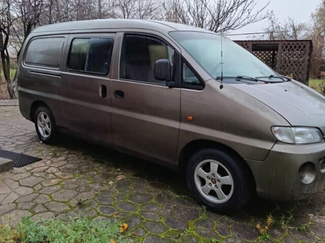 Сірий Хендай Н 200, об'ємом двигуна 0 л та пробігом 1000 тис. км за 2100 $, фото 3 на Automoto.ua