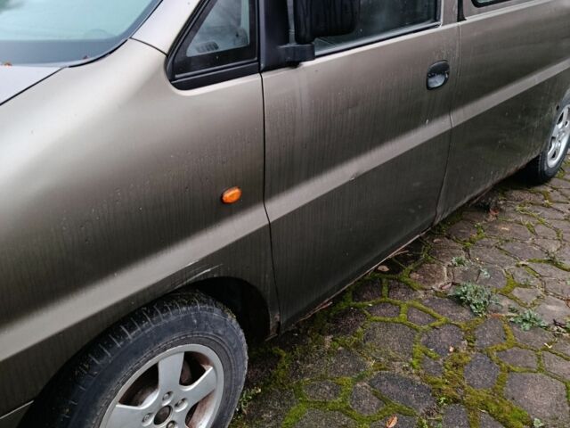 Сірий Хендай Н 200, об'ємом двигуна 0 л та пробігом 1000 тис. км за 2100 $, фото 1 на Automoto.ua