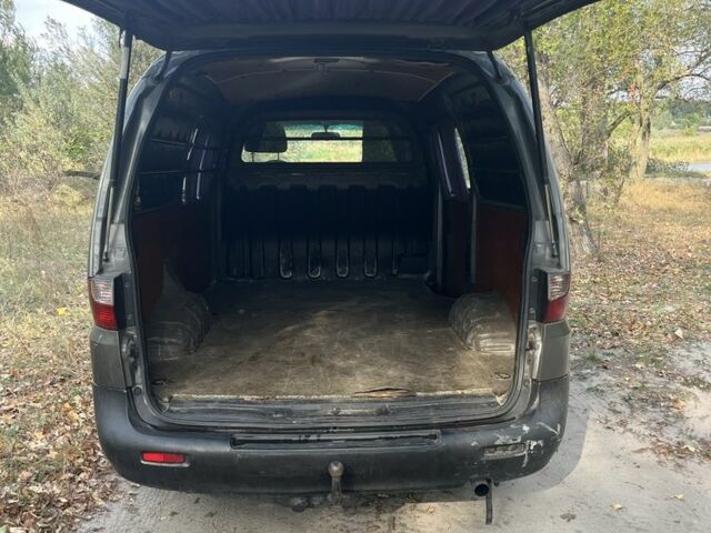 Сірий Хендай Н 200, об'ємом двигуна 2.5 л та пробігом 240 тис. км за 4000 $, фото 8 на Automoto.ua