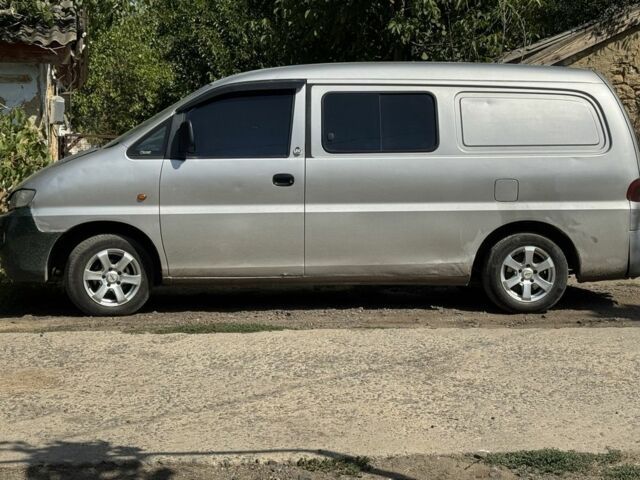 Сірий Хендай Н 200, об'ємом двигуна 0 л та пробігом 188 тис. км за 4774 $, фото 6 на Automoto.ua