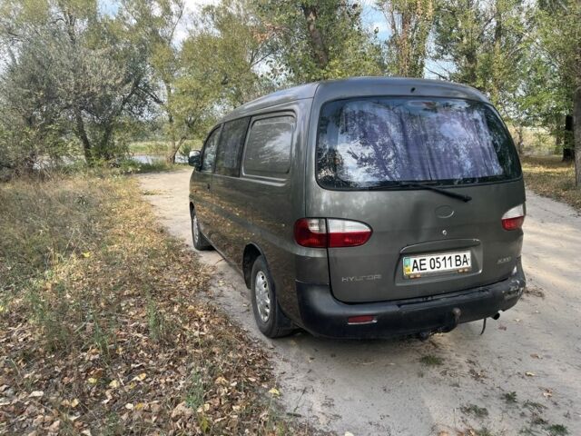 Серый Хендай Н 200, объемом двигателя 2.5 л и пробегом 220 тыс. км за 4000 $, фото 5 на Automoto.ua