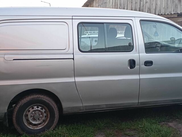 Сірий Хендай Н 200, об'ємом двигуна 2.5 л та пробігом 323 тис. км за 130000 $, фото 3 на Automoto.ua