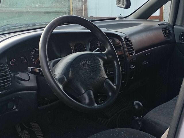 Сірий Хендай Н 200, об'ємом двигуна 2.5 л та пробігом 323 тис. км за 130000 $, фото 1 на Automoto.ua