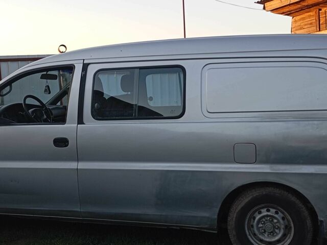 Сірий Хендай Н 200, об'ємом двигуна 2.5 л та пробігом 323 тис. км за 130000 $, фото 5 на Automoto.ua