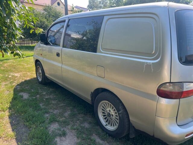Сірий Хендай Н 200, об'ємом двигуна 2.5 л та пробігом 481 тис. км за 4500 $, фото 1 на Automoto.ua