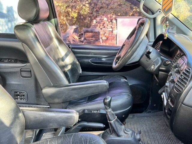 Серый Хендай Н 200, объемом двигателя 2.5 л и пробегом 382 тыс. км за 3600 $, фото 5 на Automoto.ua