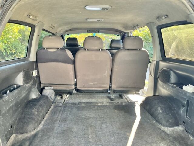 Серый Хендай Н 200, объемом двигателя 2.5 л и пробегом 382 тыс. км за 3600 $, фото 4 на Automoto.ua