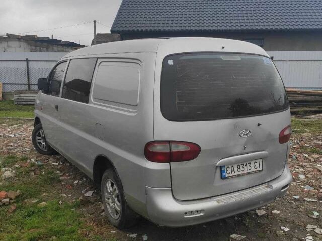 Серый Хендай Н 200, объемом двигателя 2.5 л и пробегом 385 тыс. км за 3200 $, фото 2 на Automoto.ua