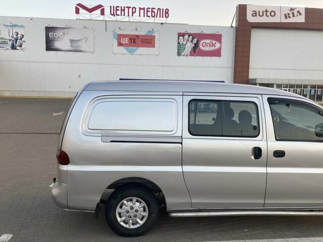 Сірий Хендай Н 200, об'ємом двигуна 0 л та пробігом 315 тис. км за 3800 $, фото 2 на Automoto.ua