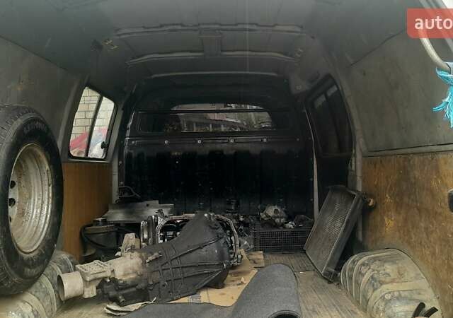 Сірий Хендай Н 200, об'ємом двигуна 2.4 л та пробігом 310 тис. км за 1000 $, фото 5 на Automoto.ua