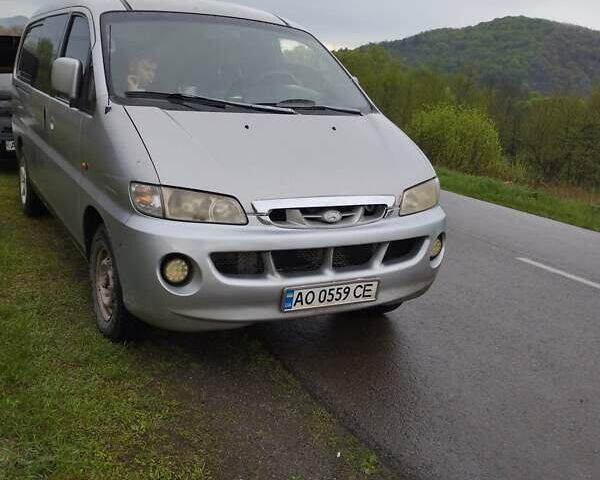 Серый Хендай Н 200, объемом двигателя 2.5 л и пробегом 380 тыс. км за 3500 $, фото 1 на Automoto.ua